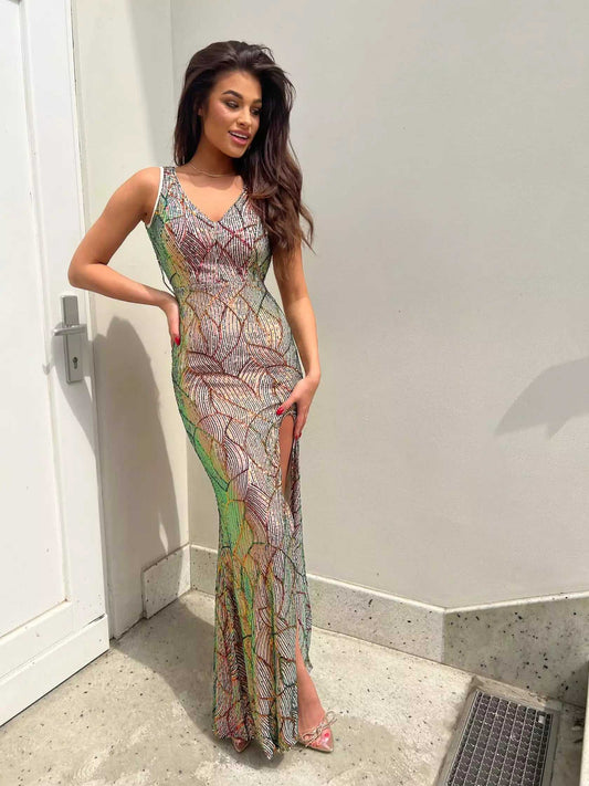 Cekinowa sukienka maxi Carmen granatowa multicolor z rozcięciem i ozdobnymi sznureczkami na ramionach
