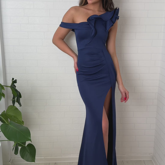 Troya - Sukienka elegancka maxi z falbanką na jedno ramię granatowa