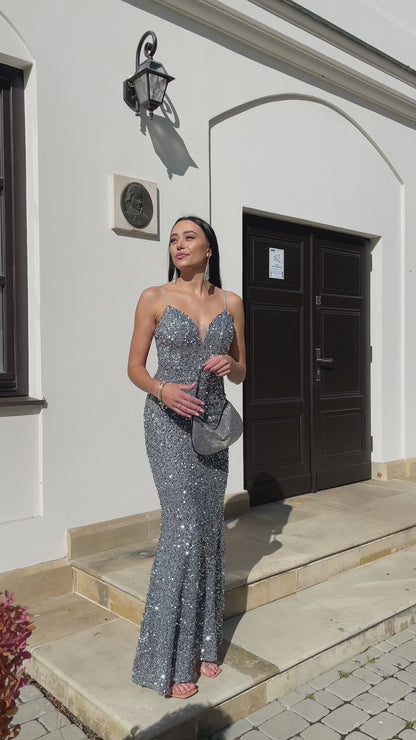 Sukienka cekinowa długa na ramiączkach srebrna Silver