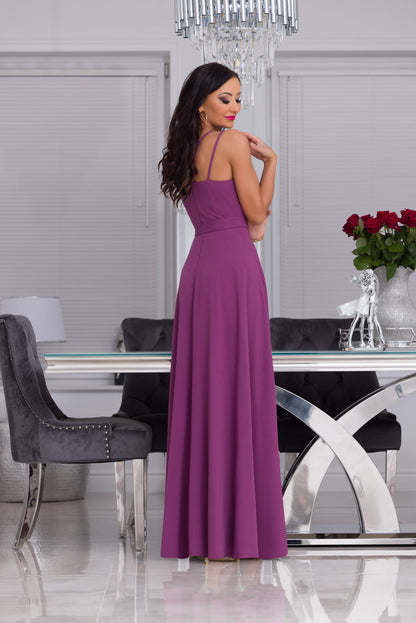 Sukienka maxi z odkrytymi ramionami jagodowa Paris - isukienki.com